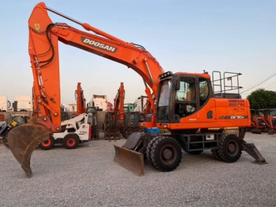 بیل میکانیکی زنجیری دوسان DX190